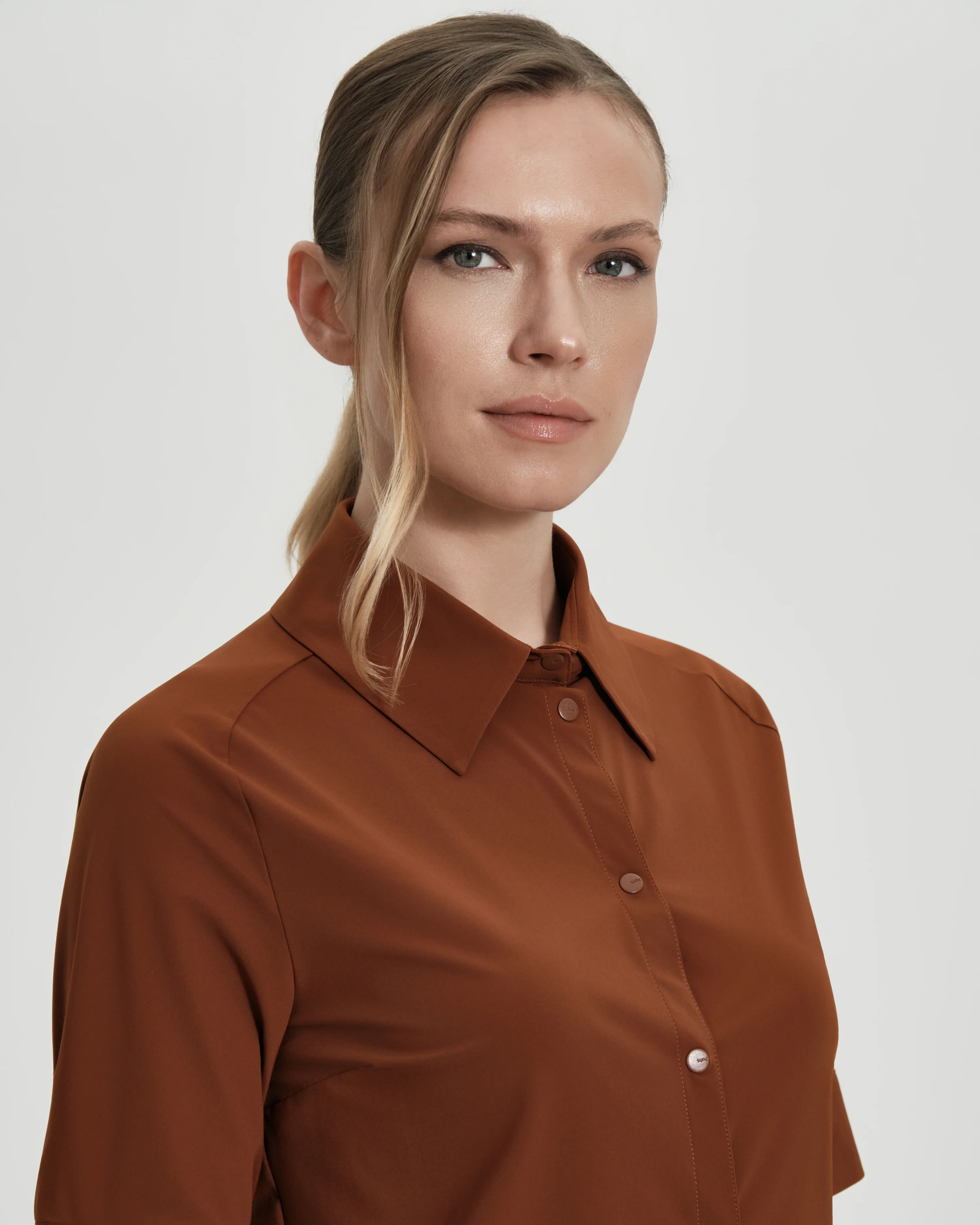 Camicia donna SUNS Bauxite in tessuto effetto cupro - Image 3