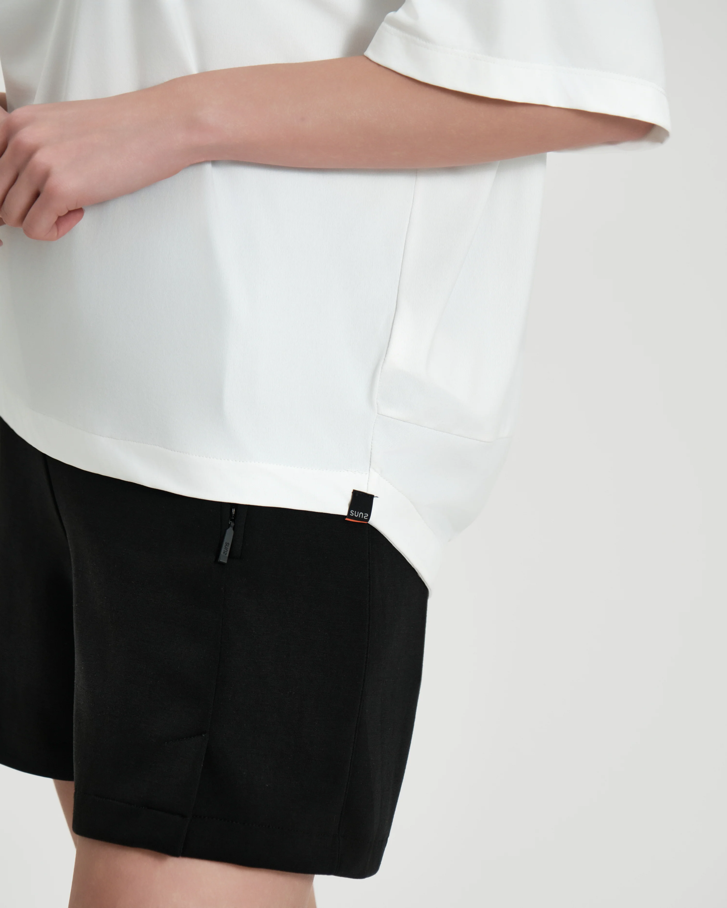 T-shirt donna Suns Calcedonia con scollo a V - Image 11