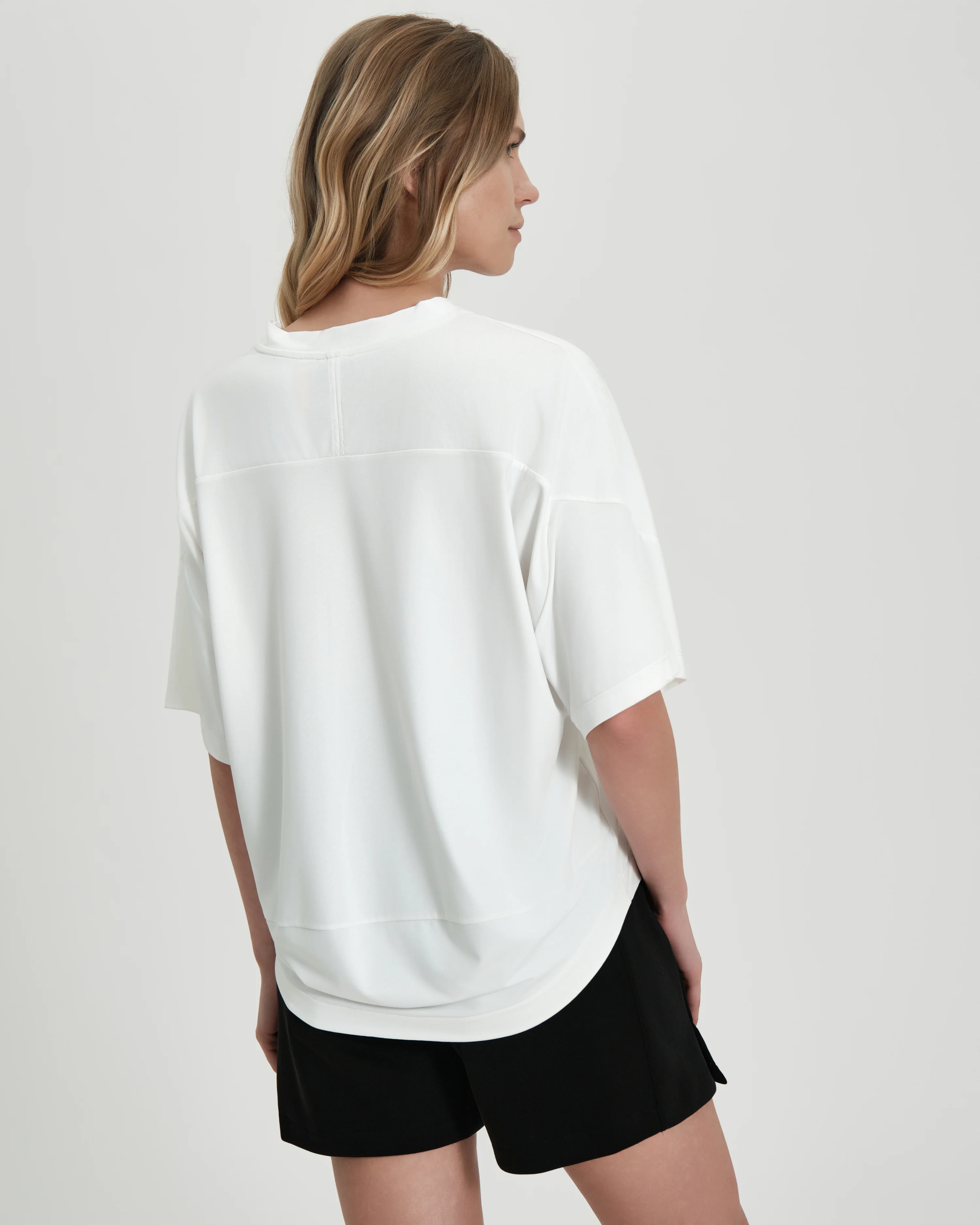 T-shirt donna Suns Calcedonia con scollo a V - Image 14